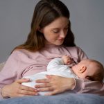 ملابس حمل ورضاعة